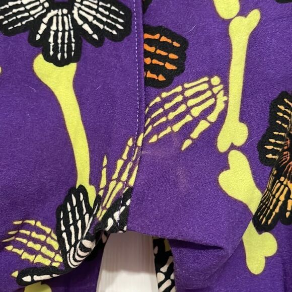 ✨LuLaRoe Purple Halloween Skeleton & Bones Leggings - Picture 4 of 7